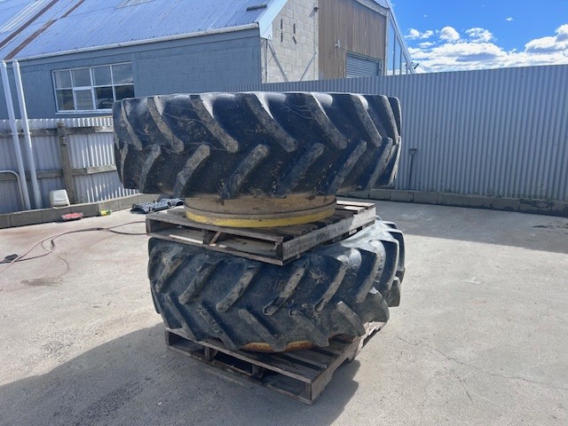 Duals 480/85R38 Image