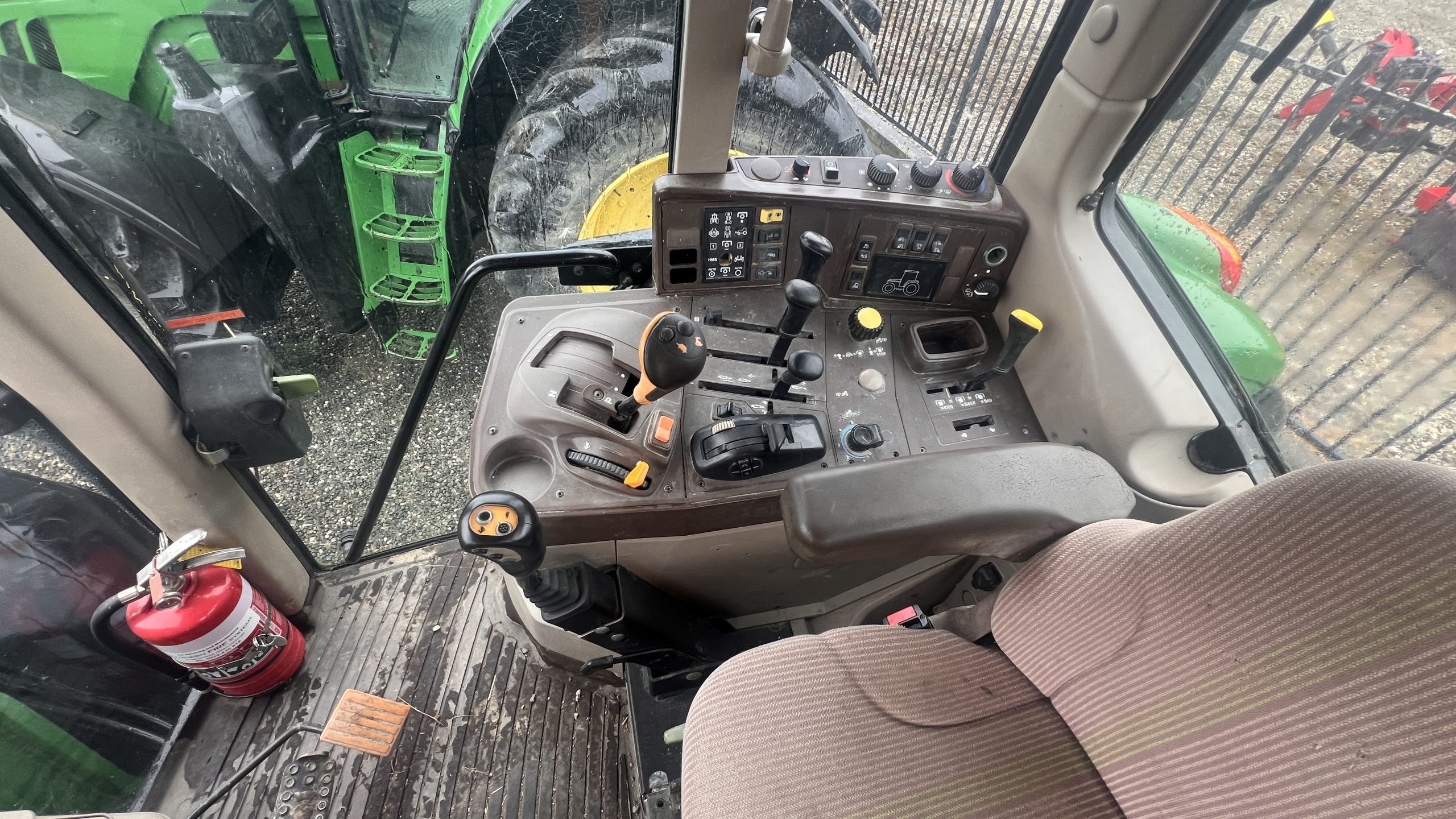 John Deere 6820
