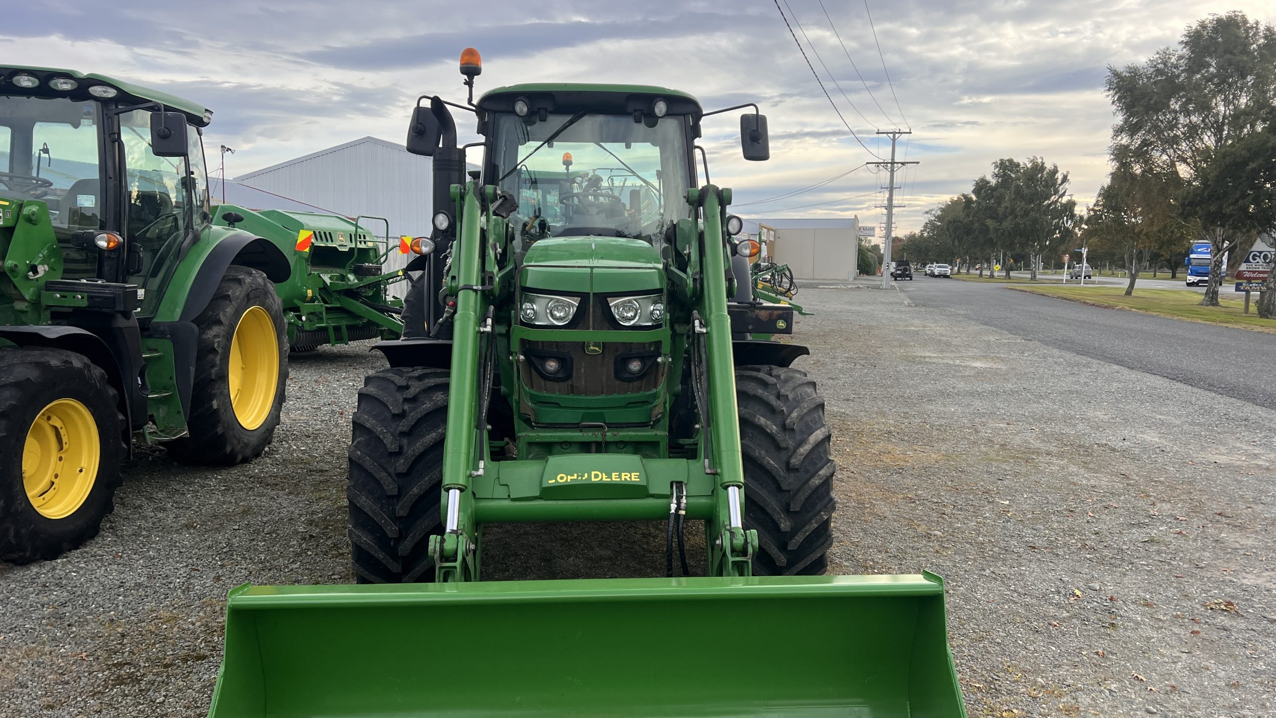John Deere 6125M & 623R MSL Self Leveling Loader
