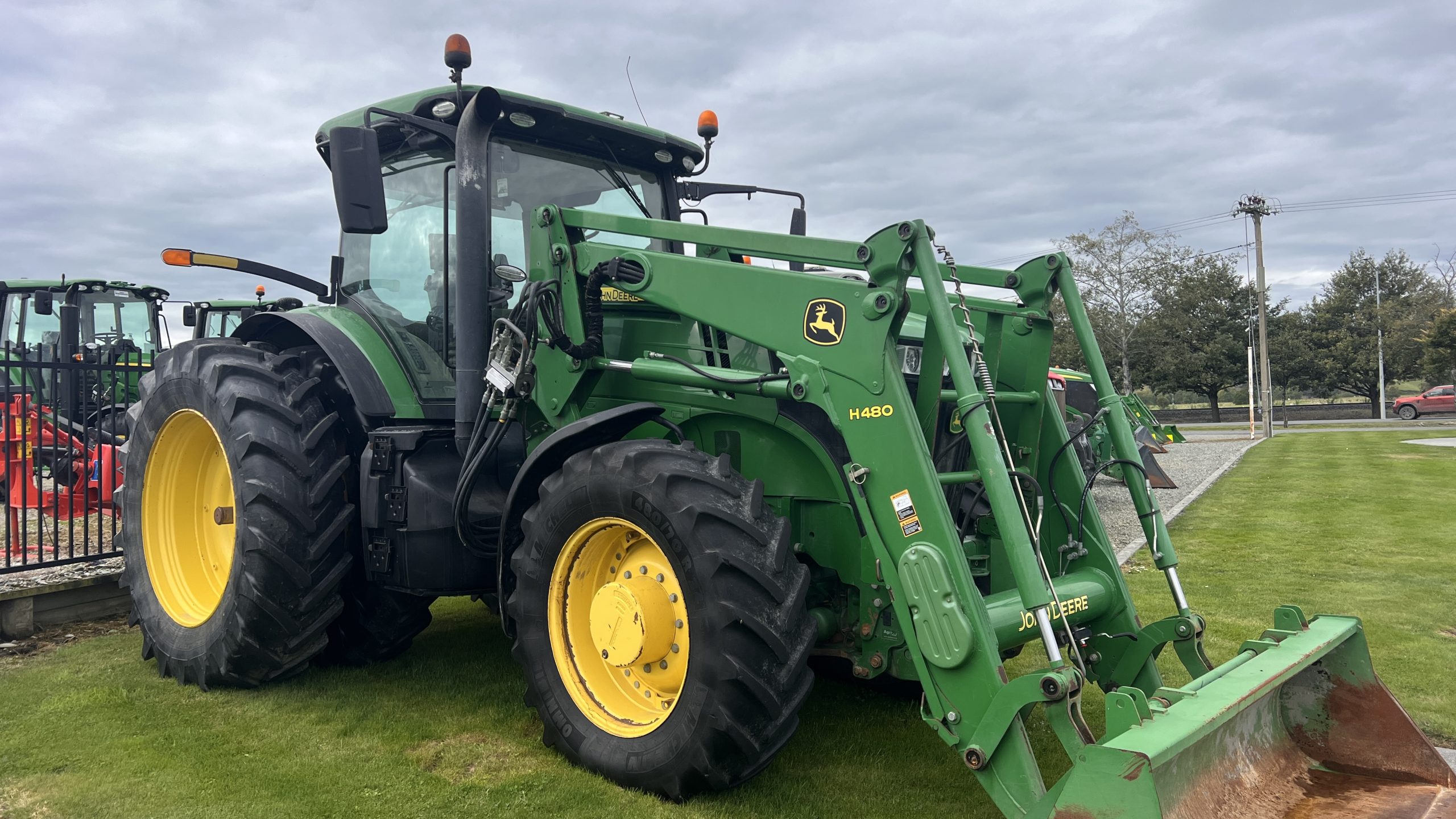John Deere 7230R Image