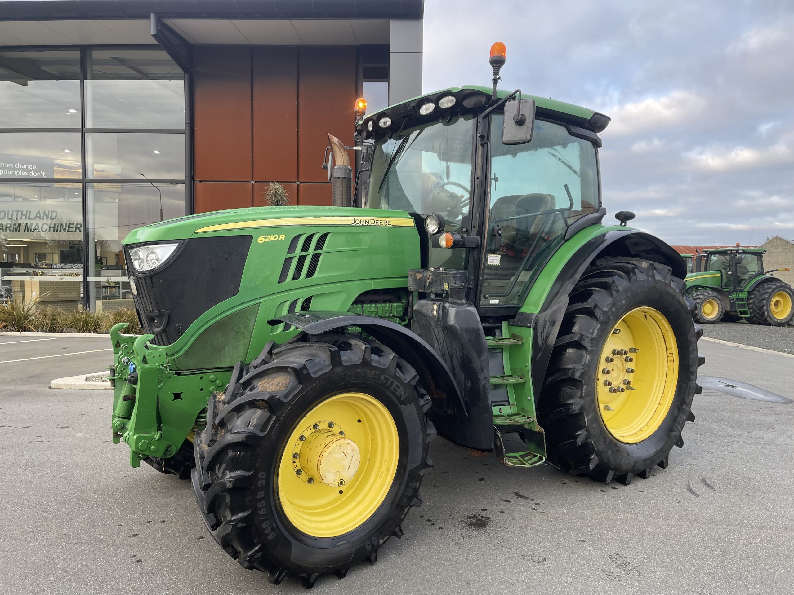 2014 John Deere 6210R