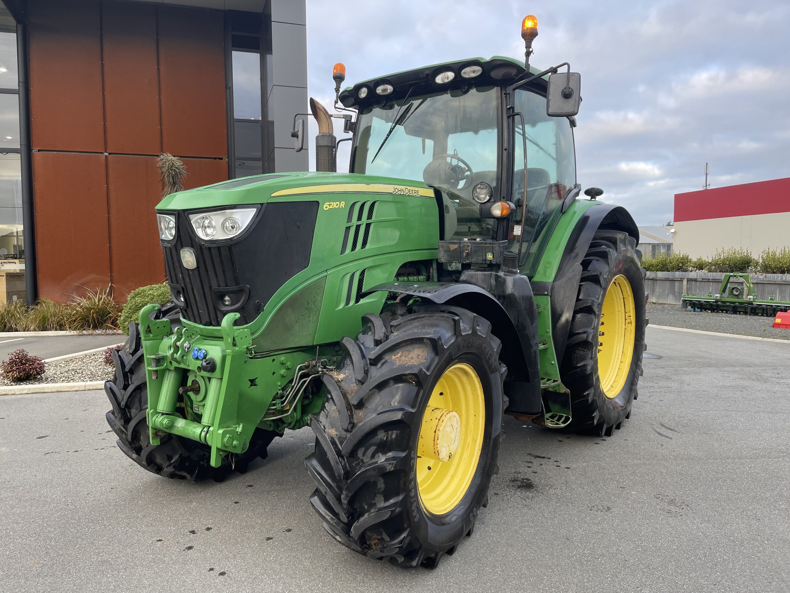 2014 John Deere 6210R Image