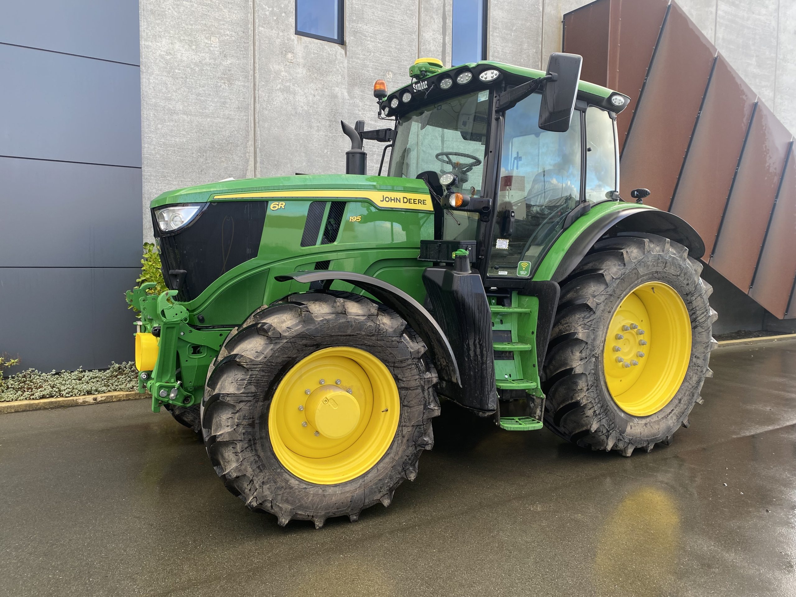 John Deere 6R 195 Image