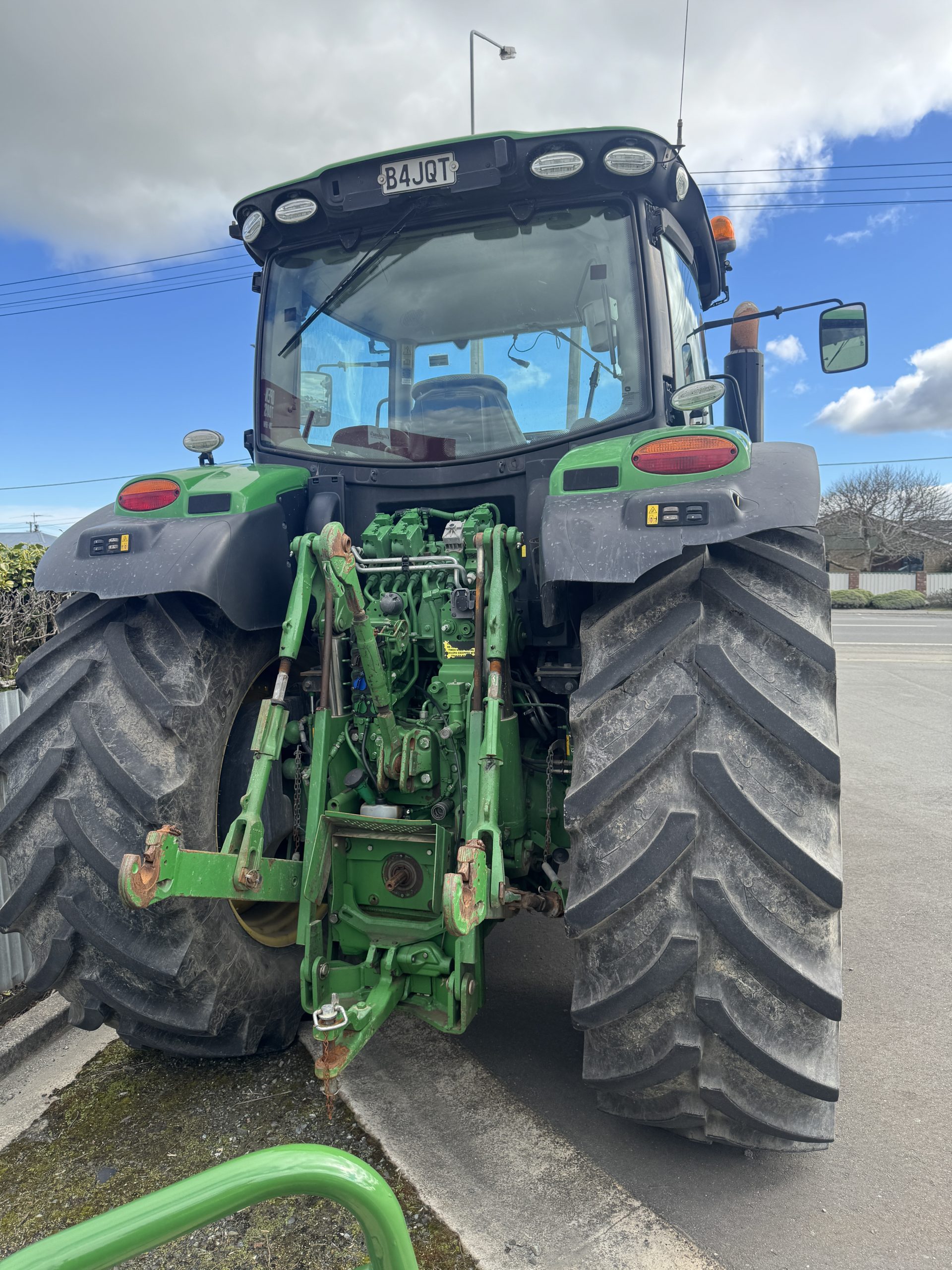 John Deere 6215R