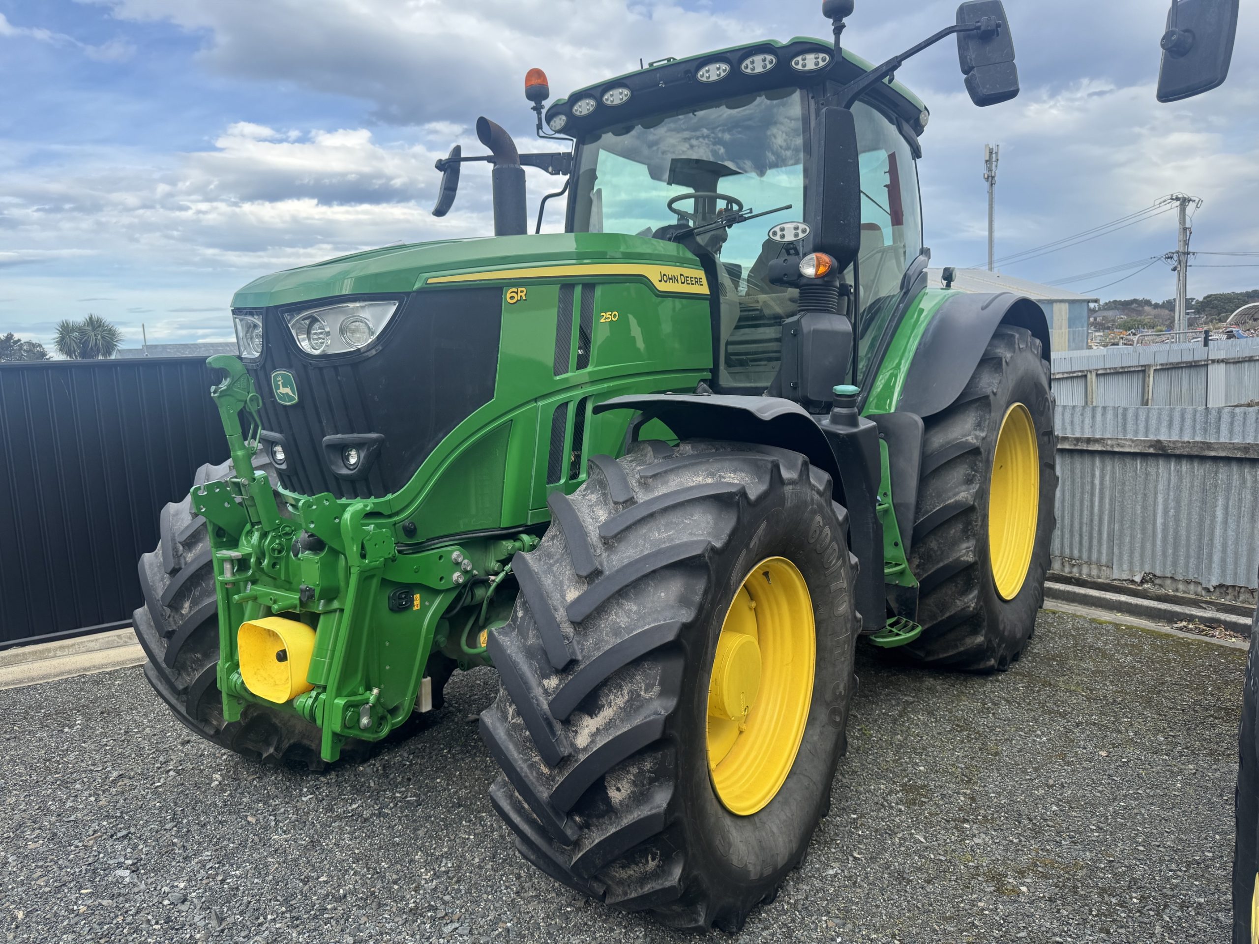 John Deere 6R 250 Image