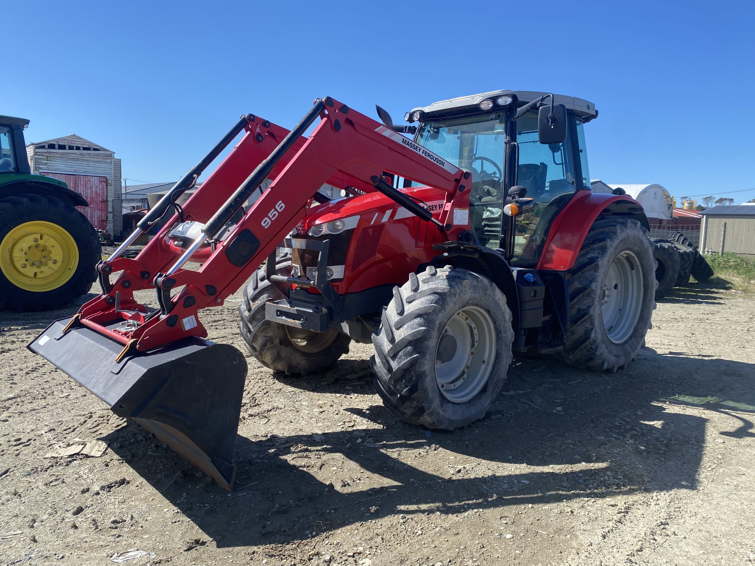 Massey Ferguson 6712 S