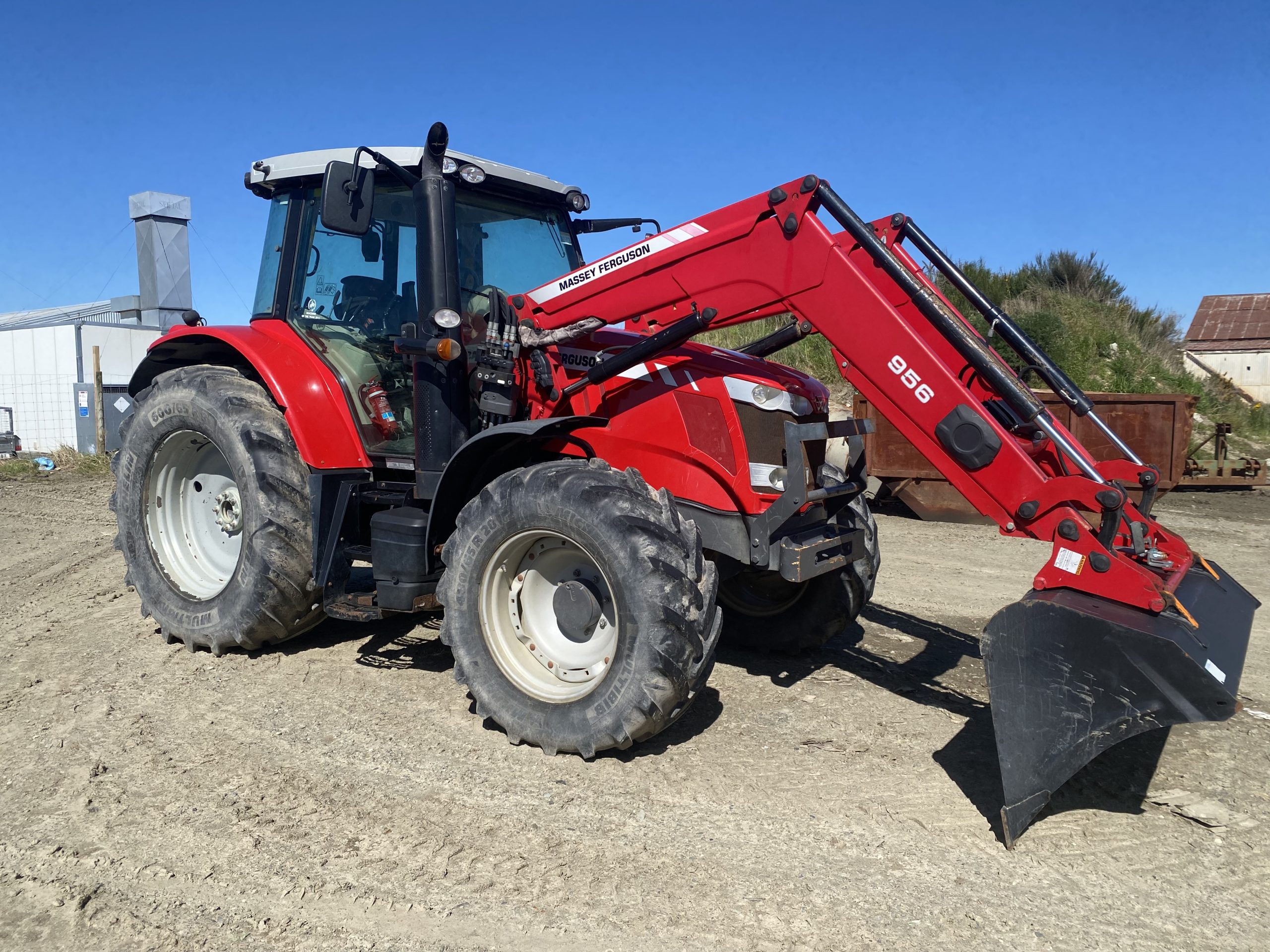 Massey Ferguson 6712 S Image