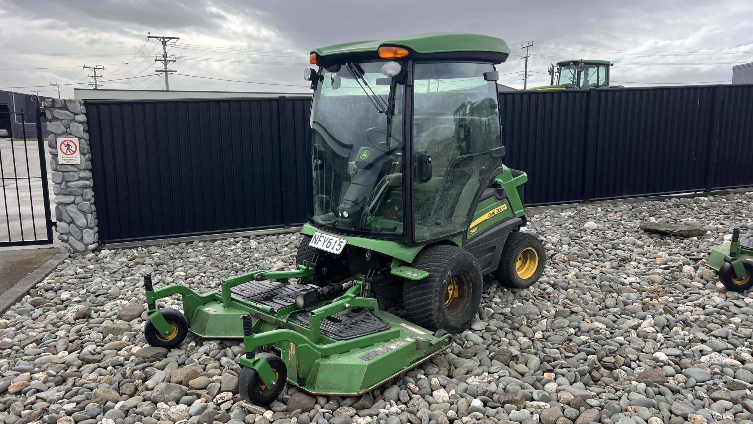 2022 John Deere 1585 Image