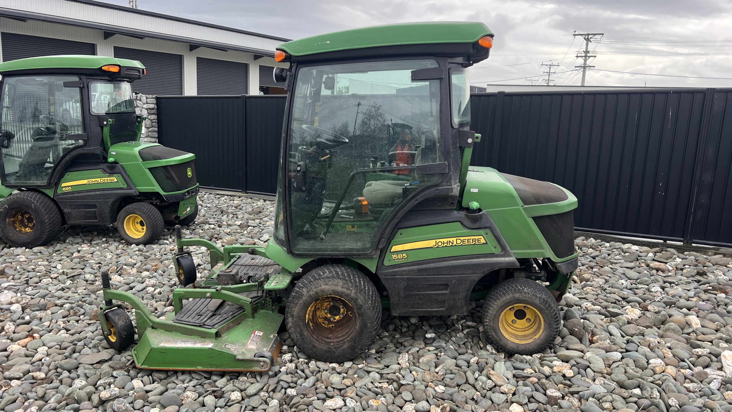 2022 John Deere 1585 TERRAIN CUT 4WD CAB Image
